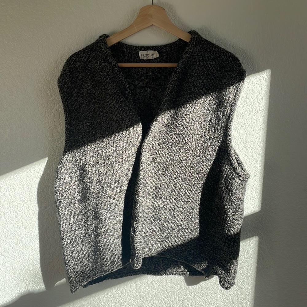 —————— SOLD —————- ✨5 FOR $25✨ j.crew vintage knit vest